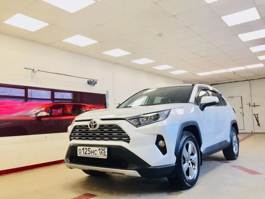 Toyota RAV 4: покрытие керамикой HIKARI Фото покрытия кузова Toyota керамикой