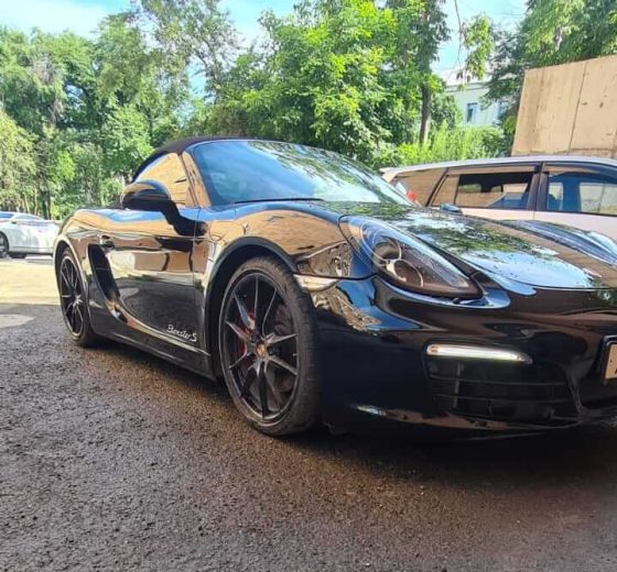 Porsche Boxster ремонт и окраска левого борта капота и бампера, и полировка