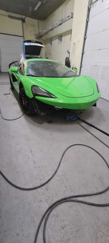 McLaren замена лонжеронов , окраска передней части автомобиля